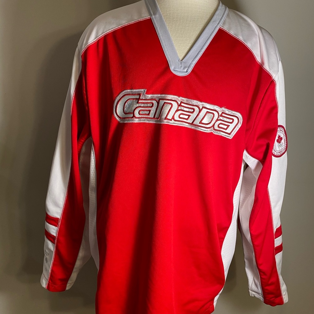 Red and White Canada Hockey Jersey XL